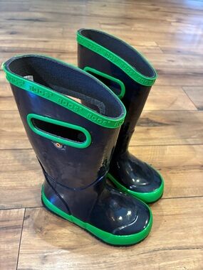 Bogs Kids Navy Rain Boots with Green Trim